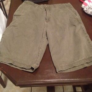 Never worn mens quicksilver green shorts size 30