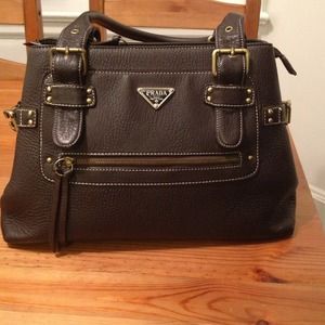 Reserved 💛Prada Purse! 👜🎀