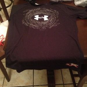 REDUCED!! Large under armour work out shirt