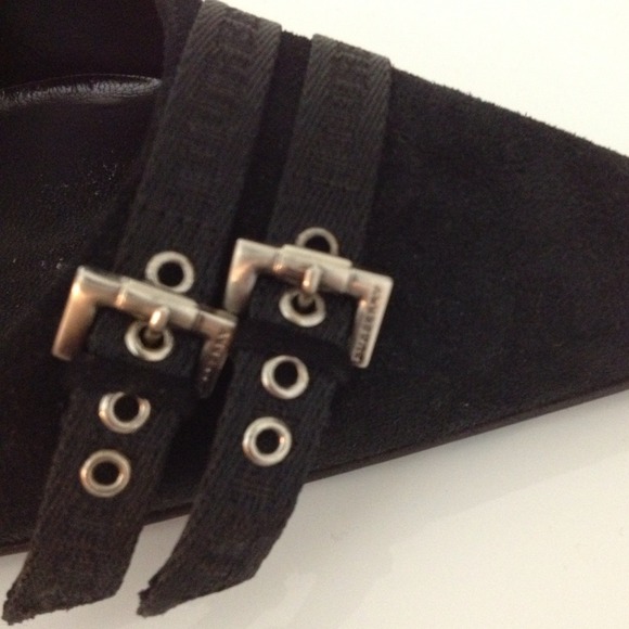  Brand New. Never Worn. BURBERRY Pumps  - Picture 3 of 4