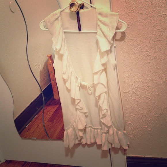 NWOT Cute ruffled vest top
