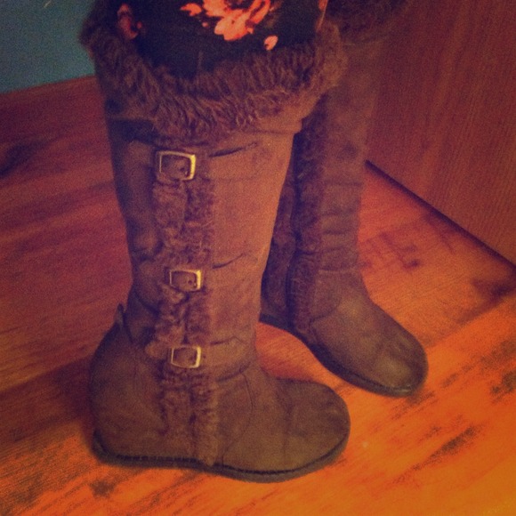 Cute tall dark brown high heel buckle boots! :)