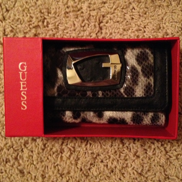 Guess Clutches & Wallets - Guess wallet