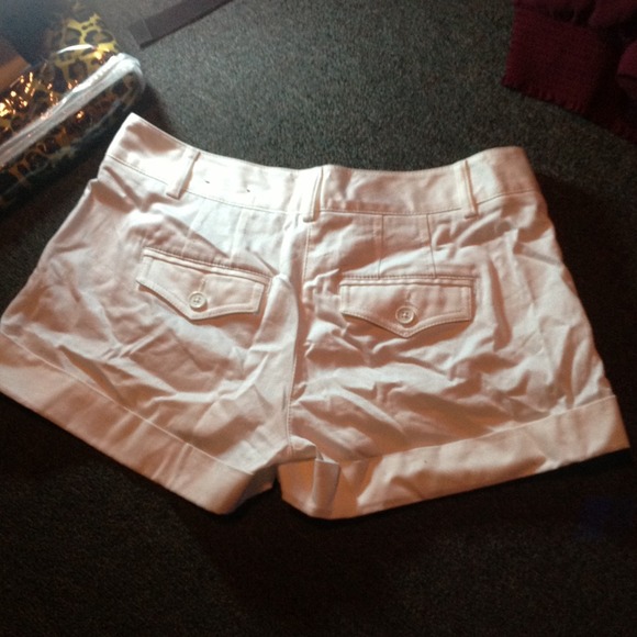 Shorts - Picture 3 of 4