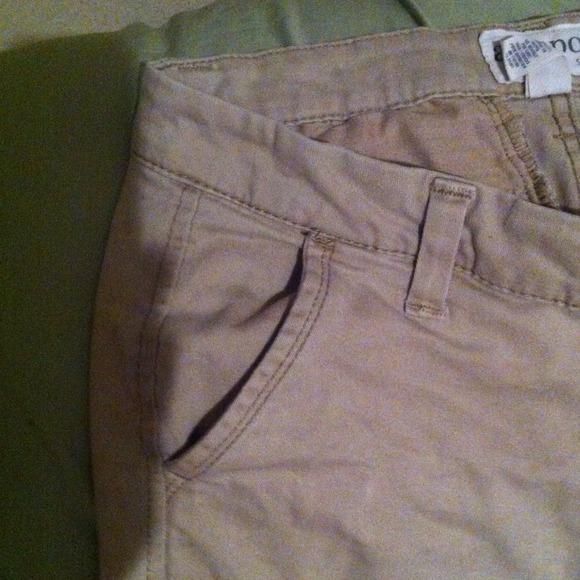 Tan pants - Picture 2 of 3