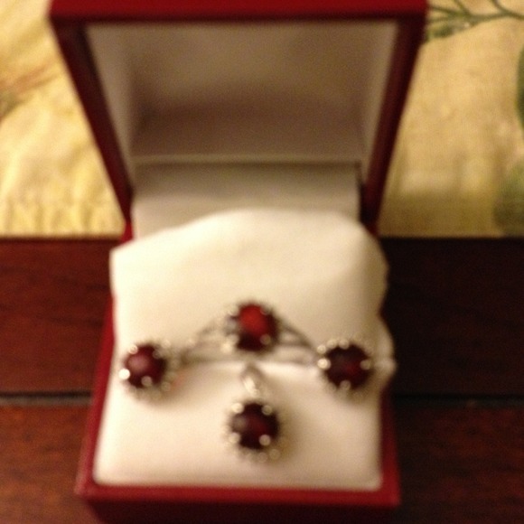 set of ruby w/diamonds around. 14k.HOLD FOR @nila5