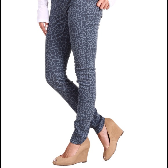 Rich & Skinny, giraffe print skinny in slate.
