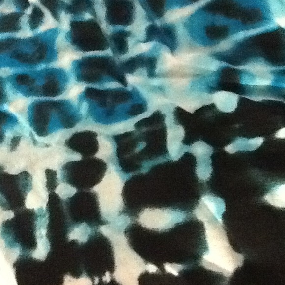 Multi-toned skirt. - Picture 3 of 3