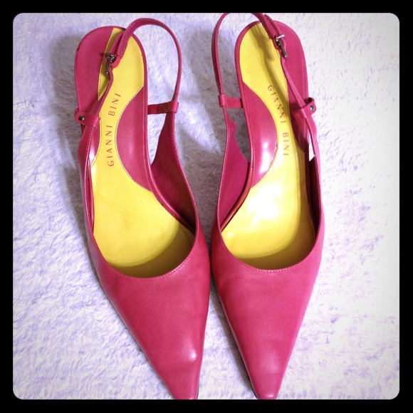 SOLD***Hot pink leather slingbacks