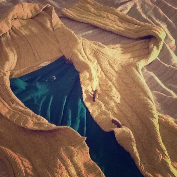 Tan knit sweater - Picture 1 of 3