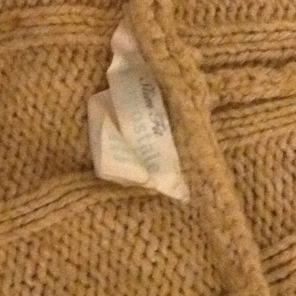 Tan knit sweater - Picture 3 of 3