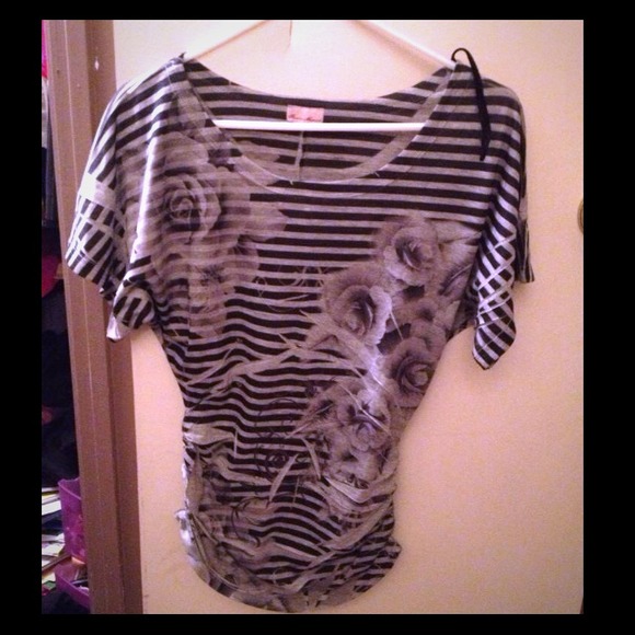 ✨Bundled for ocmomof4✨Blk/grey striped top/shoes