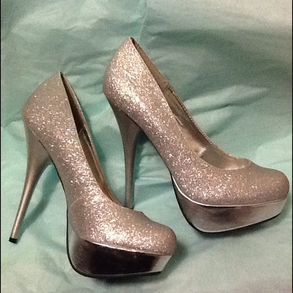 Silver glitter platform pumps