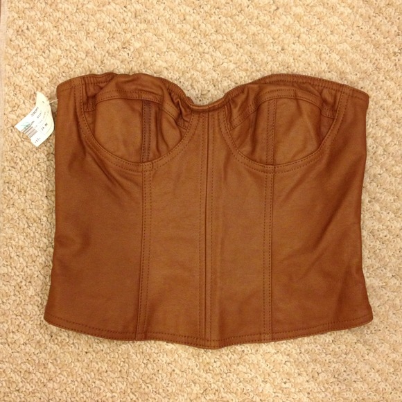 ✨Sold✨Faux leather corset NWT