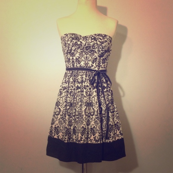 S🚫LD // Black/white floral dress