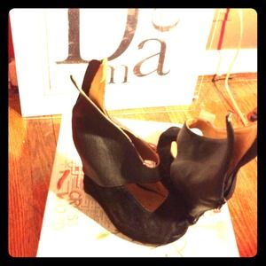 Jeffrey Campbell Saturns