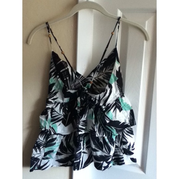 🚫SOLD🚫Ruffled roxy tank top! - Picture 2 of 4