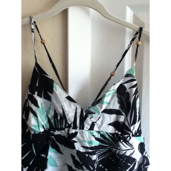 🚫SOLD🚫Ruffled roxy tank top! - Picture 3 of 4