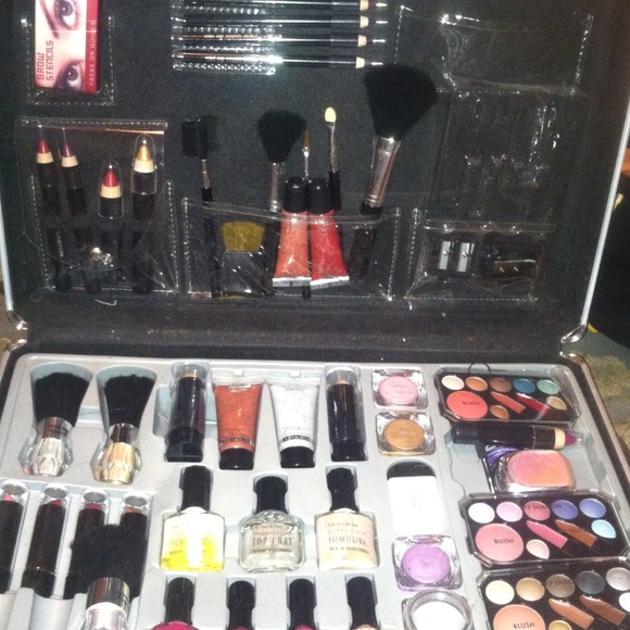 💰Sold to @tmhall💰Variety of Makeup