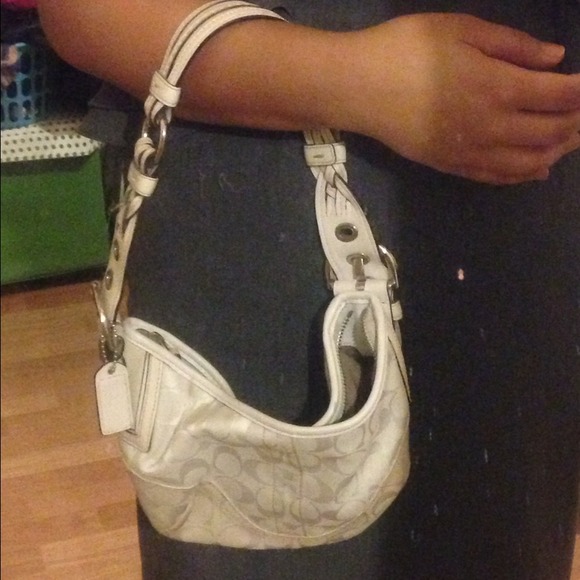 💟SOLD IN BUNDLE💟 Coach cloth white small hobo - Picture 4 of 4