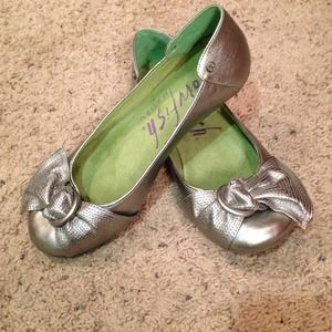 Silver BlowFish flats & angel wings necklace