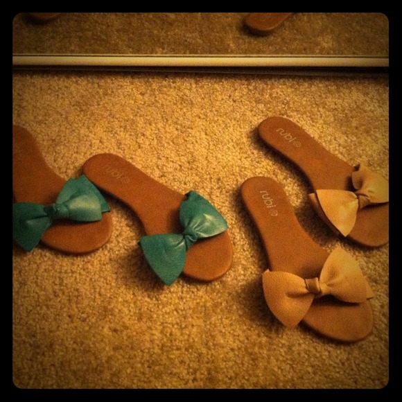 Bow sandals!