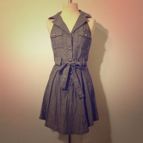 S🚫LD // Grey button up dress