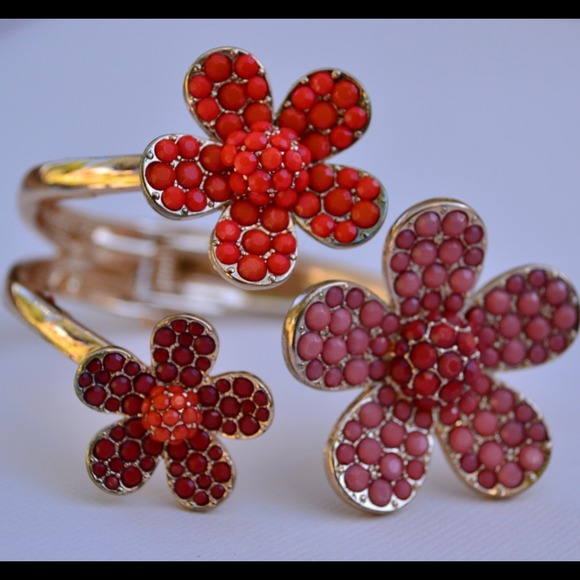 SOLD IN BUNDLE!!! Great prices! Flower cuff