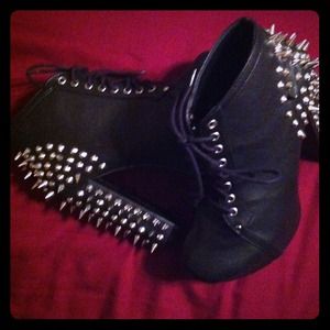Spikes Healed Booties