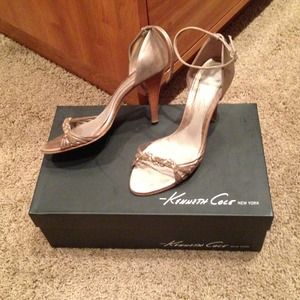 Lovely authentic Kenneth Cole heels