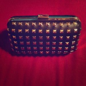 Studded hand clutch