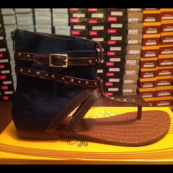Jean with brown trimming high boot thong sandal !!