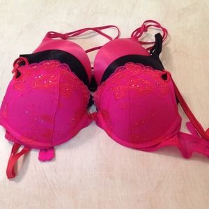 On sale until Sunday! 3 32C bras adds a cup size