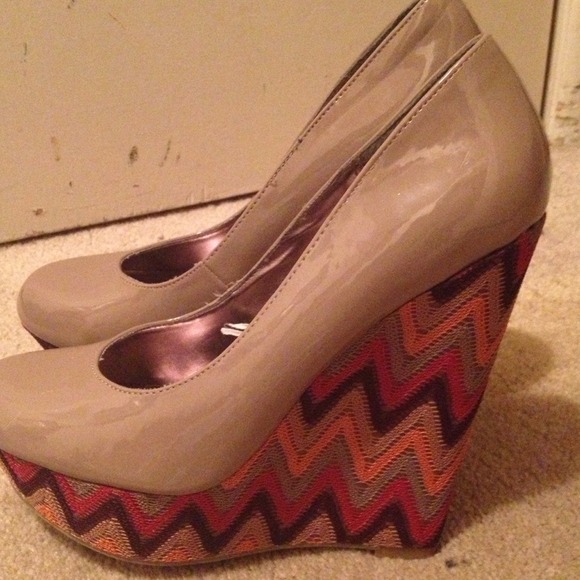 Sz 8 Steve Madden wedges *REDUCED*💕