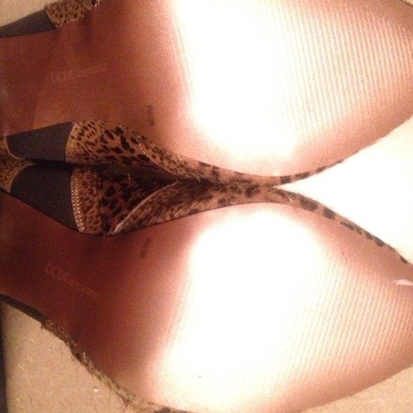 ***Sold***Bcbg Leopard Booties 8.5 - Picture 3 of 4