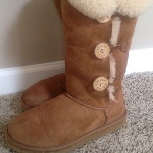 UGGS size 8 us