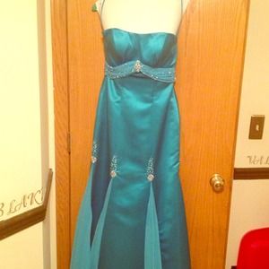 🎉🎉perfect 4 prom. Purchased for 175 at Prom Bay