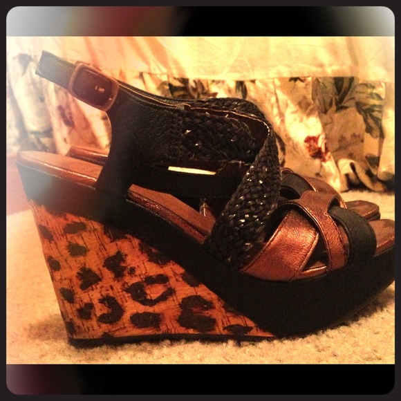 💛 RESERVED FOR MYSTIBLUE💛  🍒SEXY WEDGE HEELS
