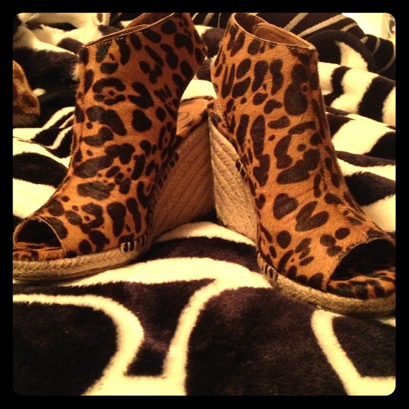 *Sold in bundle**Kelsi Dagger leopard print wedges