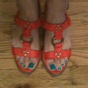 Frye Mandy T Strap size 7