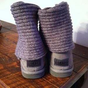 Cardi UGGS IN GREY