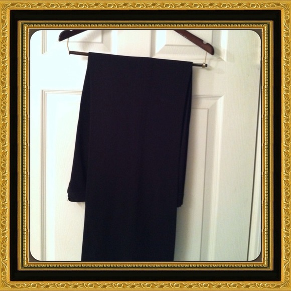 🔴🔴SOLD🔴🔴 2 Piece Black Jones & Co Suit - Picture 3 of 3