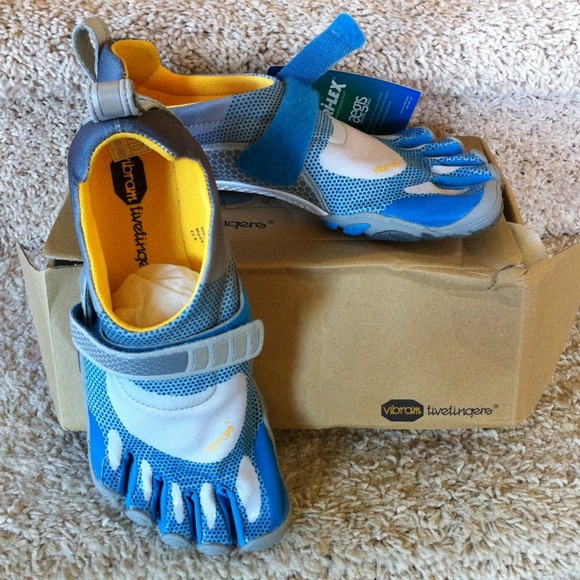 SOLD Women's Vibram BIKILAS