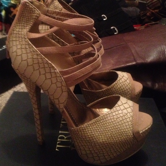 🛑SOLD🛑 Lilly Platform shoes size 8.5 - Picture 3 of 3