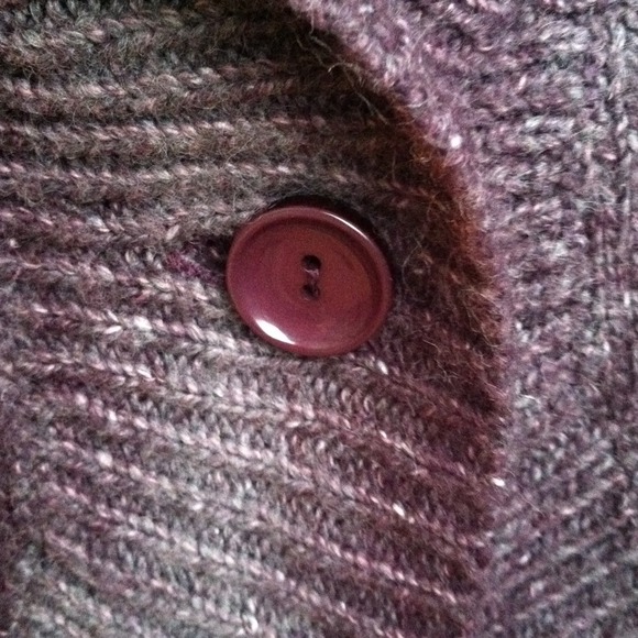 🚫SOLD🚫One button sweater - Picture 2 of 3
