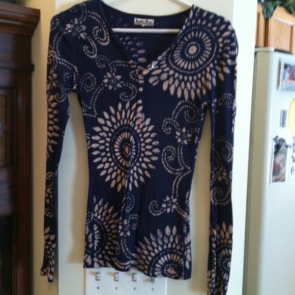 Lucky Tees long-sleeve top - Picture 1 of 3