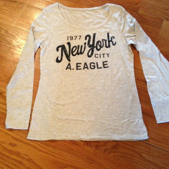 🌟🌟Brand new AE shirt w/sparkly front🌟🌟