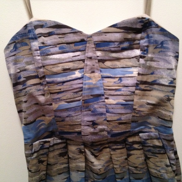 Dress - Picture 2 of 2