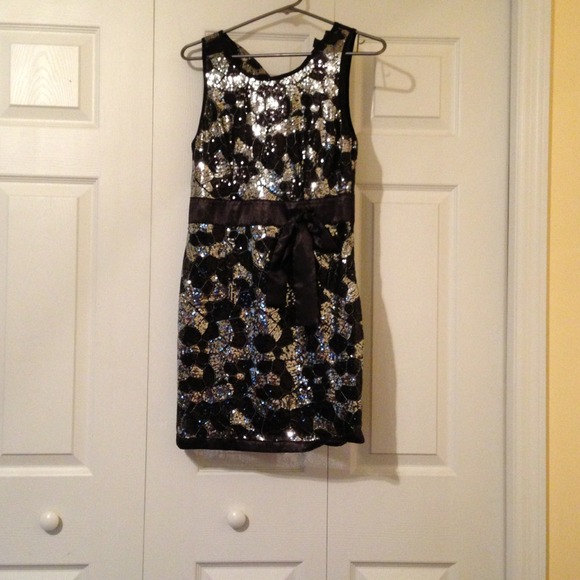 Forever 21 size M black and silver sequin dress