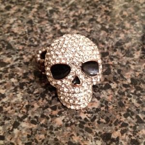 Skull ring